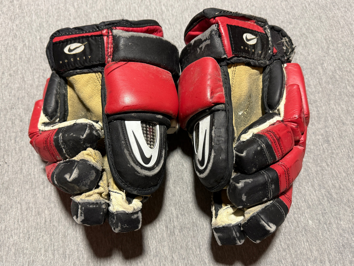 New Jersey Devils Authenticated Scott Niedermayer Game Worn Gloves - consignment