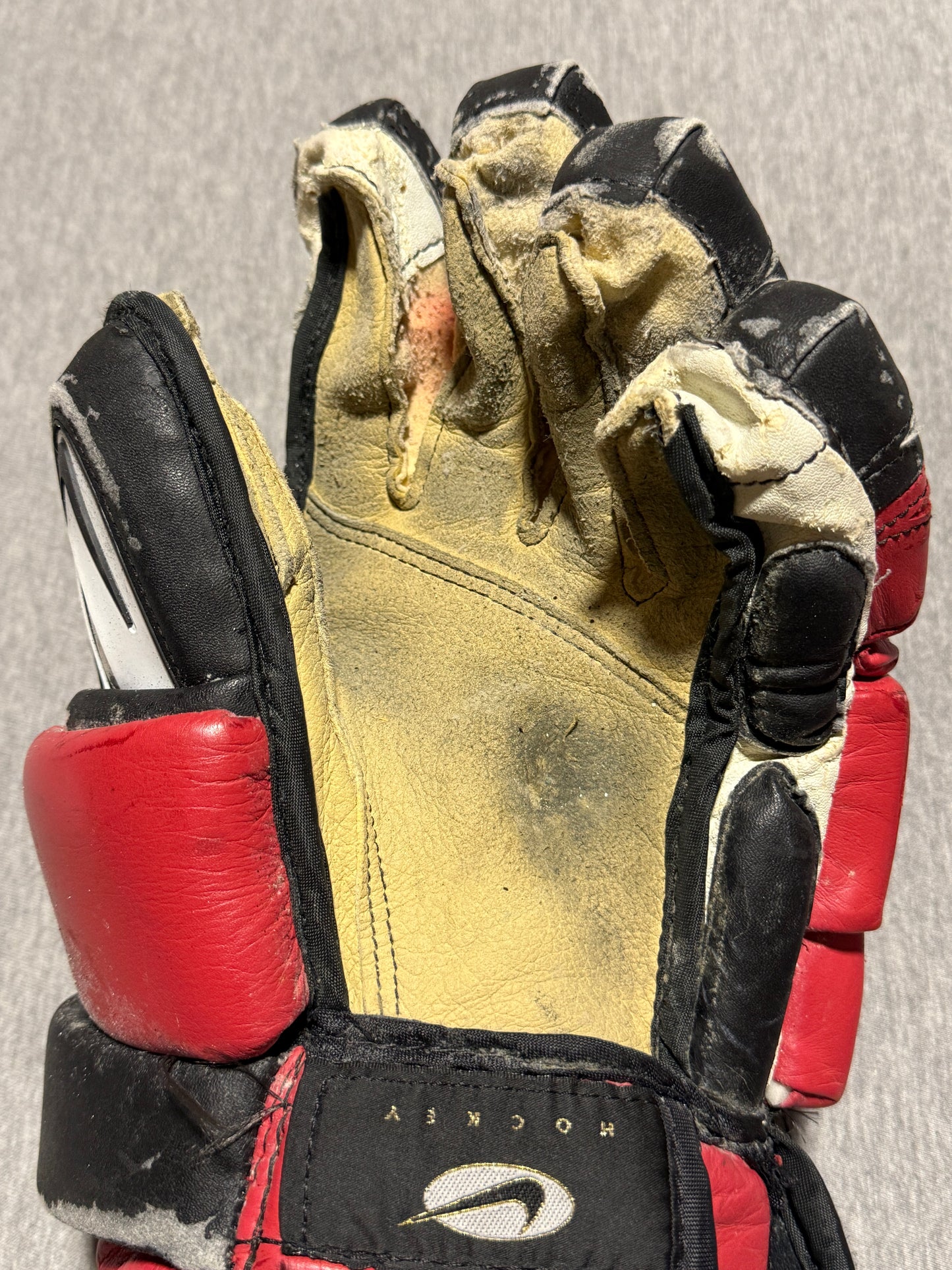 New Jersey Devils Authenticated Scott Niedermayer Game Worn Gloves - consignment