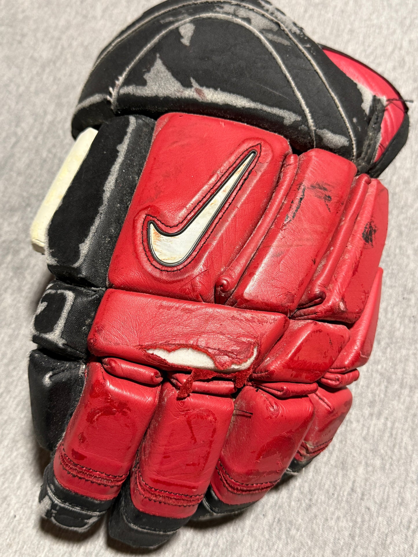 New Jersey Devils Authenticated Scott Niedermayer Game Worn Gloves - consignment