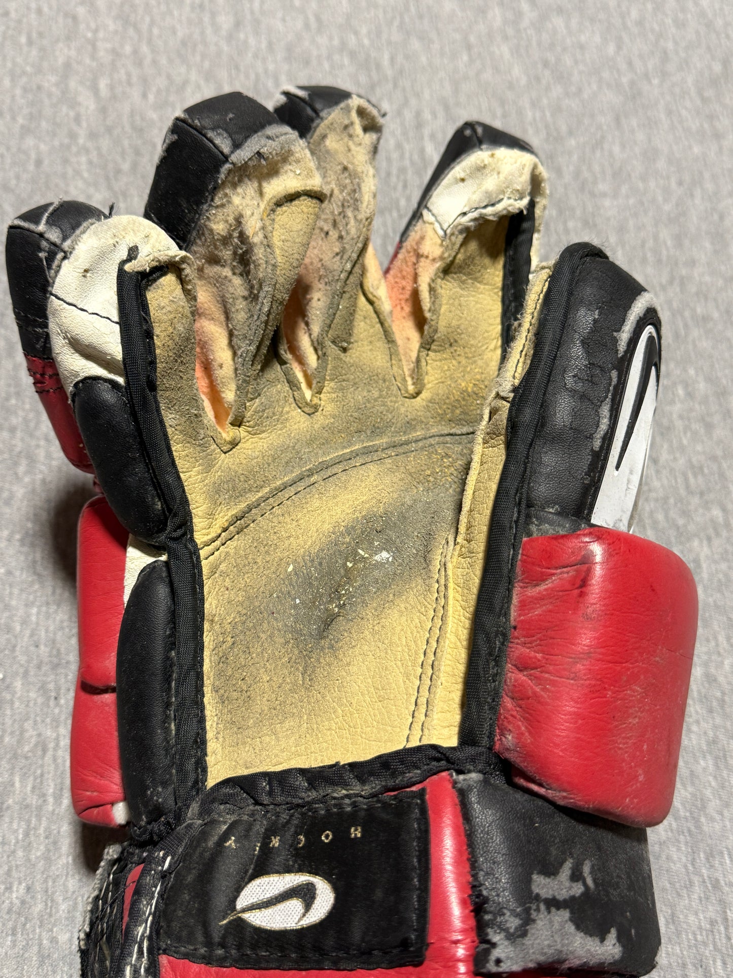 New Jersey Devils Authenticated Scott Niedermayer Game Worn Gloves - consignment