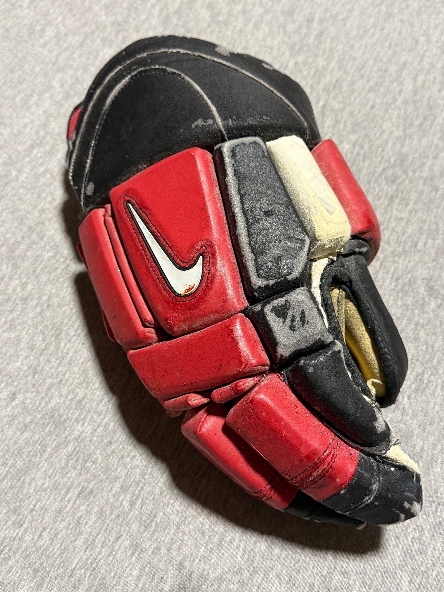 New Jersey Devils Authenticated Scott Niedermayer Game Worn Gloves - consignment